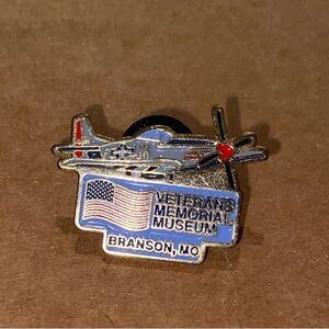Veterans Memorial Museum Airplane Lapel Pin Pinback - Branson, MO